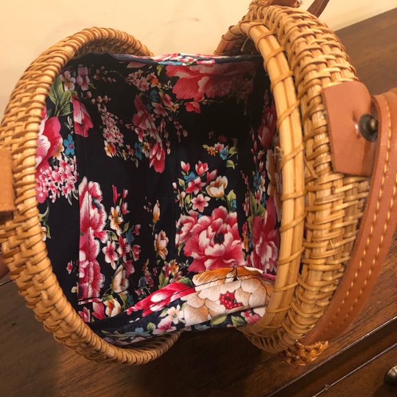 Circular Woven Pocketbook - Picture 6 of 6